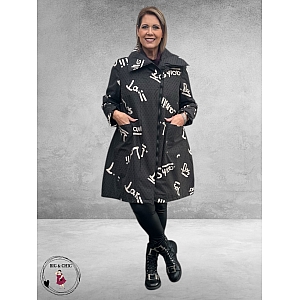 SINNE DESIGN Jas Zwart Letters Beige